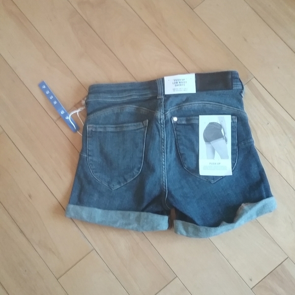 Brand-New Shorts - Picture 2 of 3